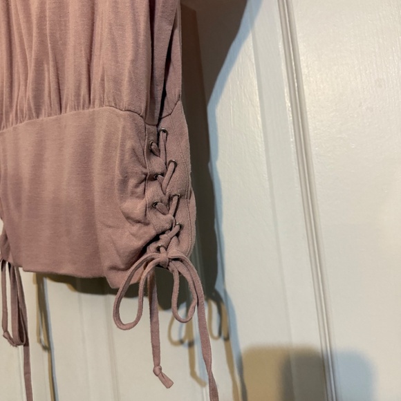 Express woman’s shirt - Picture 2 of 3